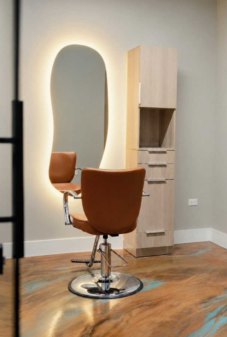 The salon suite styling chair in front of a glowing backlit mirror